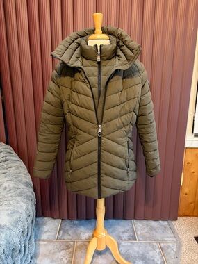 DKNY Women's Quilted Olive Puffer Jacket with High Collar